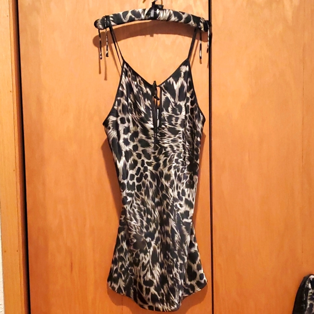 Night 🌙 Essence, Sz Small, Black and Grey Night Gown - Picture 4 of 6